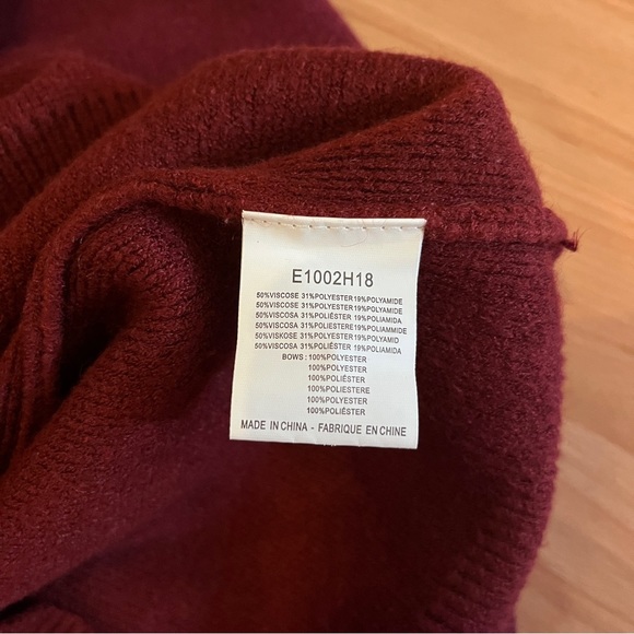 BNWOT Molly Bracken Burgundy V-neck Sweater with Velvet Bows, size XS/S 👚 - Picture 7 of 7